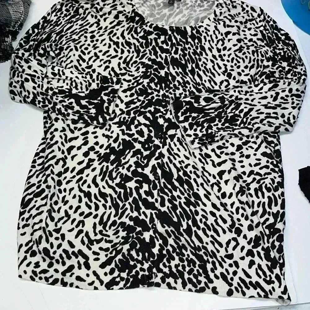 TALBOTS size Medium cardigan sweater